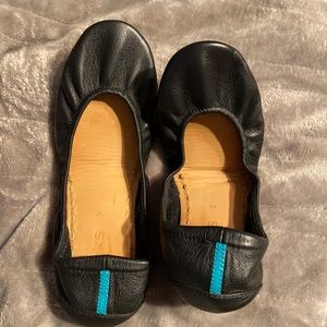 Black leather Tieks